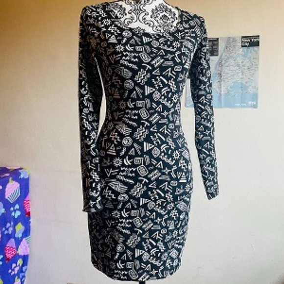 Forever 21 Dresses & Skirts - Abstract pattern black & white bodycon midi dress F21